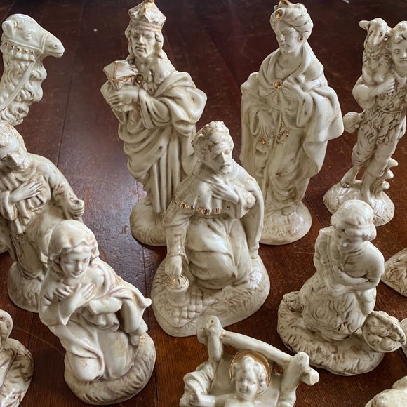 Vintage Nativity 15 Piece Ceramic Set - Picture 4 of 10